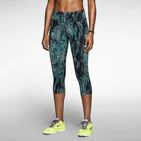 NIKE Women's Legendary Waves Capri Leggings Blue Size Small - Picture 1 of 7